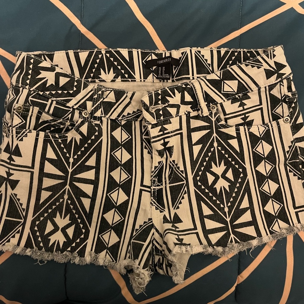 Forever 21 - Aztec jean shorts - size 28